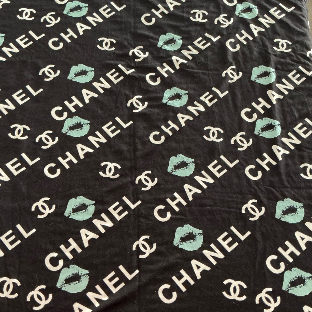 NIB bamboo CHANEL printed baby blanket with minky dot back - Picture 4 of 4
